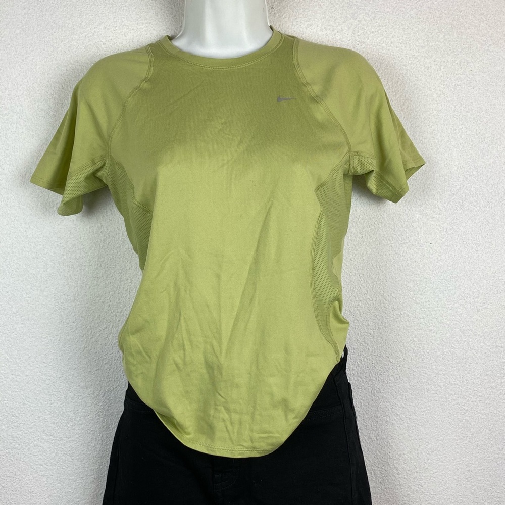 Nikefit Mesh Women’s Basic Athletic Tee